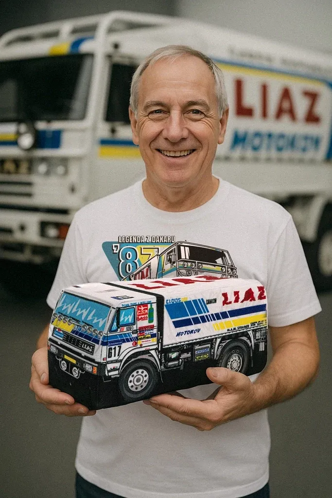 Plyšový vankúš Liazka z Dakaru