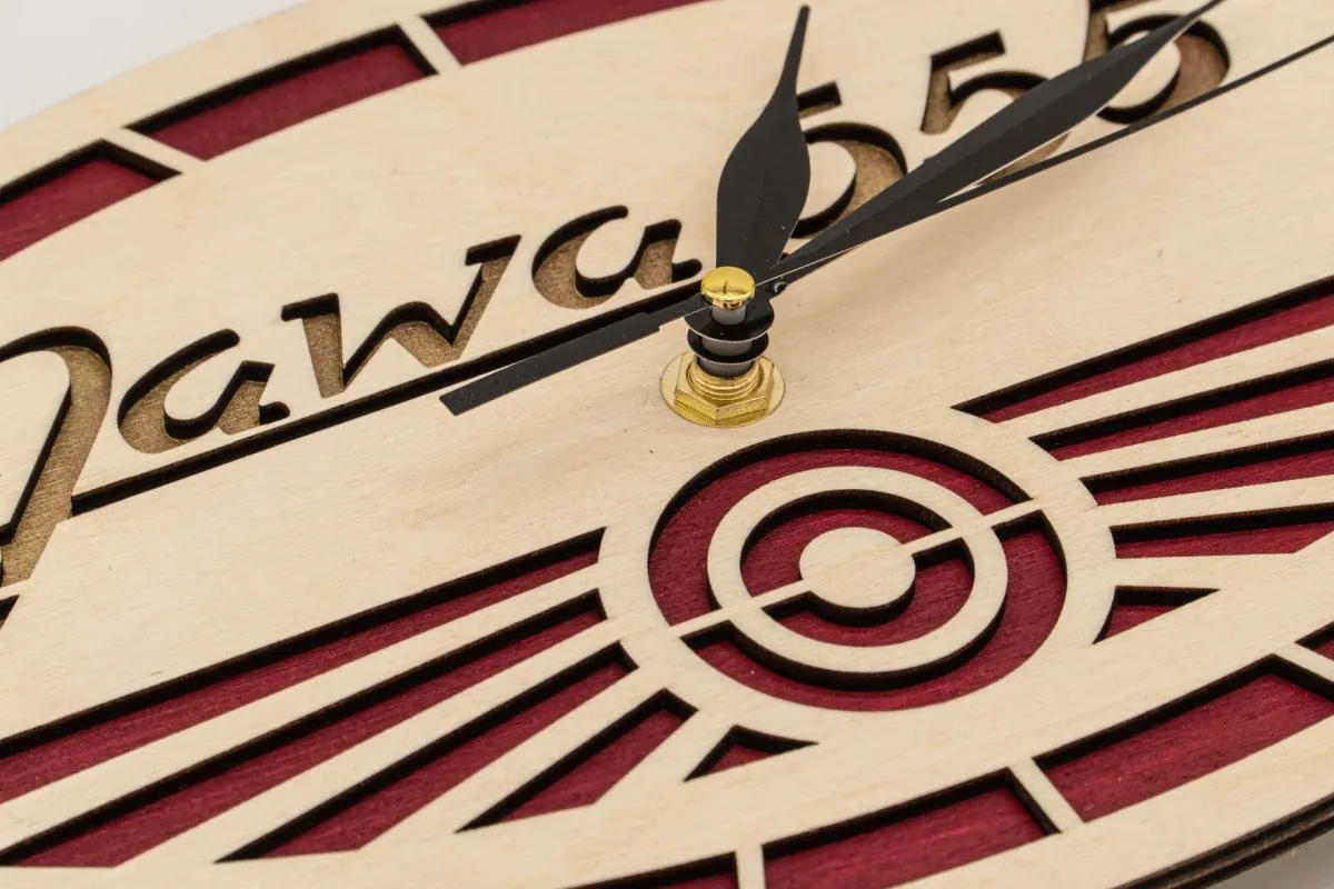 Drevené hodiny Logo Jawa 555