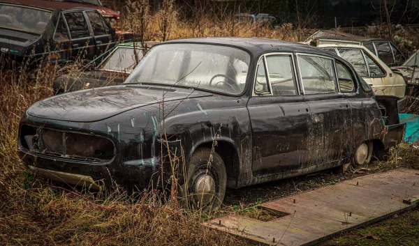 tatra-603-cerna-vrak-02.jpg