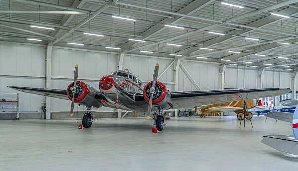 lockedheed-electra-10-04.jpg
