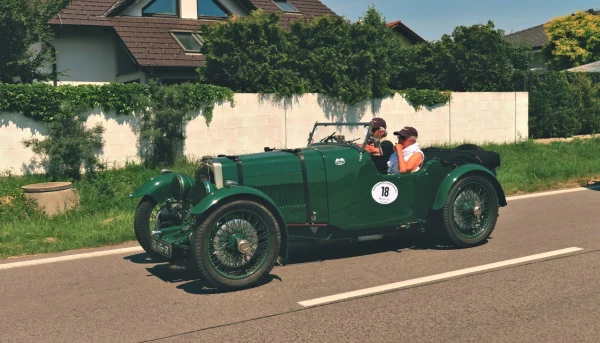 Aston-Martin.jpg